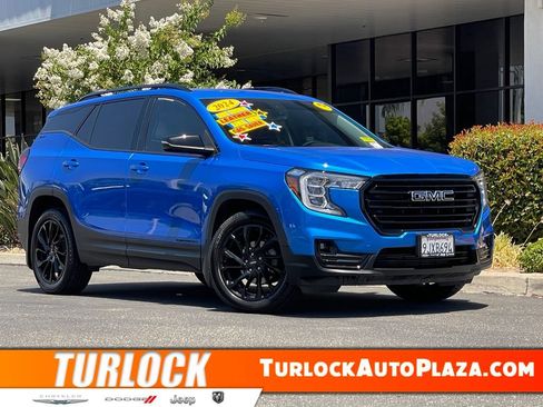 Used 2024 GMC Terrain SLT w/ Elevation Edition FWD image 1
