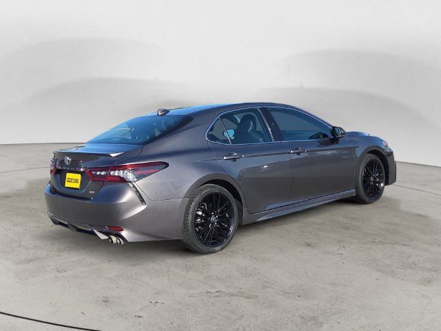 Used 2023 Toyota Camry XSE FWD image 5