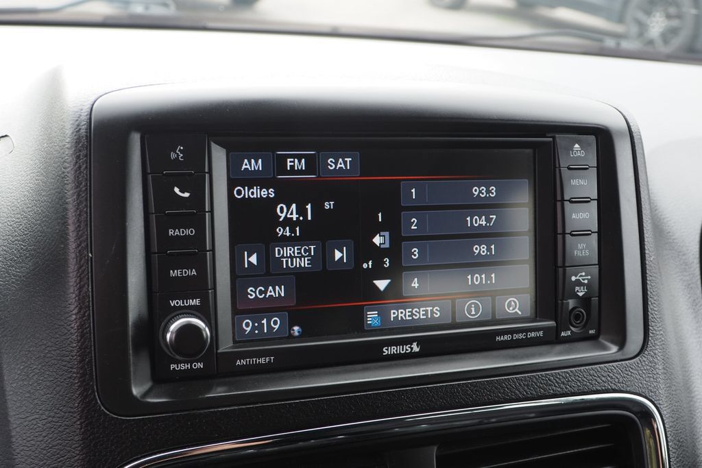 Used 2020 Dodge Grand Caravan SE FWD image 25