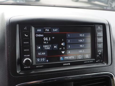 Used 2020 Dodge Grand Caravan SE FWD image 25