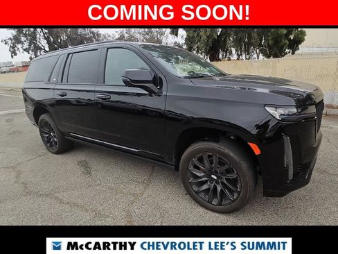 Used 2023 Cadillac Escalade ESV Sport Platinum w/ LPO, ONYX Package AWD/4WD image 3