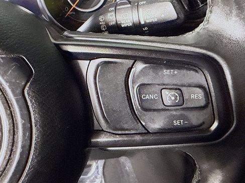 Used 2018 Jeep Wrangler Unlimited Sport S image 15