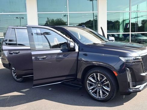 Used 2022 Cadillac Escalade Sport w/ Touring Package AWD/4WD image 33