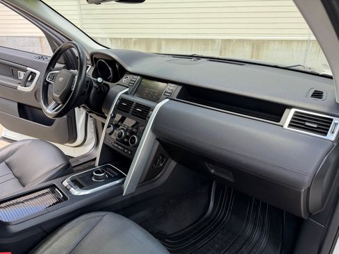 Used 2018 Land Rover Discovery Sport HSE AWD/4WD image 24