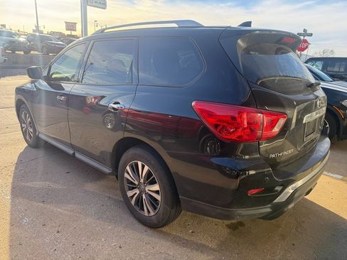 Used 2019 Nissan Pathfinder SV image 9