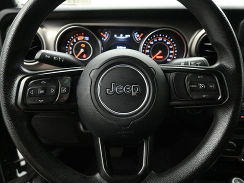 Used 2018 Jeep Wrangler Unlimited Sport image 11