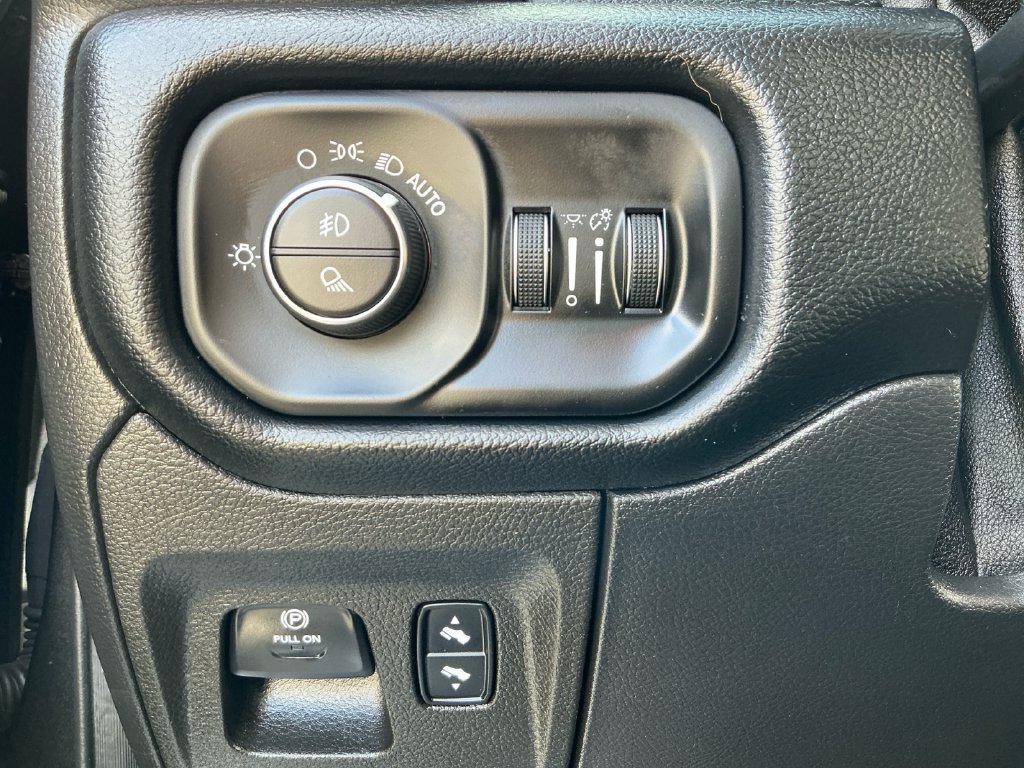 Used 2019 RAM 1500 Laramie AWD/4WD image 22