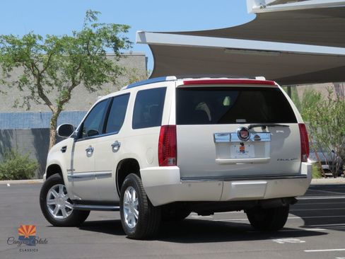 Used 2008 Cadillac Escalade AWD image 3