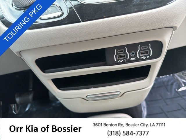 Used 2024 Chrysler Pacifica Touring-L FWD image 26