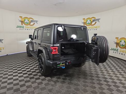 Used 2022 Jeep Wrangler Unlimited Sahara w/ Cold Weather Group AWD/4WD image 29