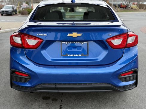 Used 2018 Chevrolet Cruze LT w/ Convenience Package FWD image 6