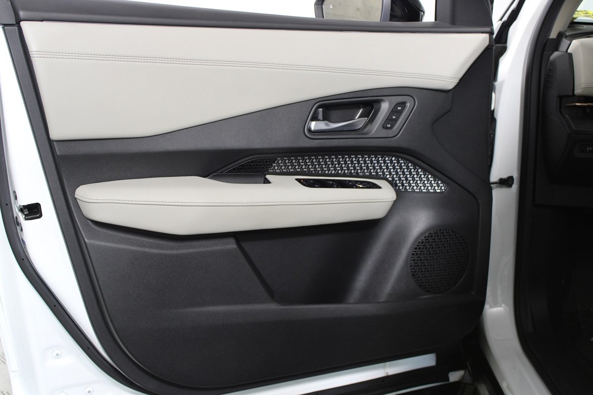 Used 2023 Nissan Ariya FWD image 4