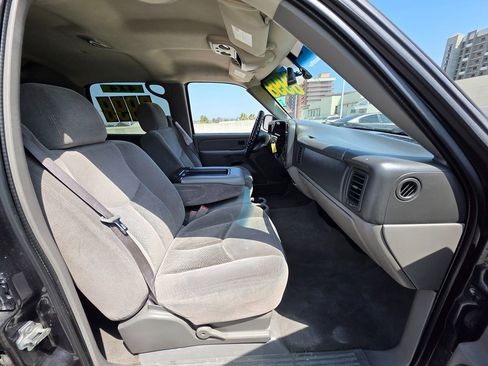 Used 2005 Chevrolet Avalanche Z71 w/ Preferred Equipment Group image 9