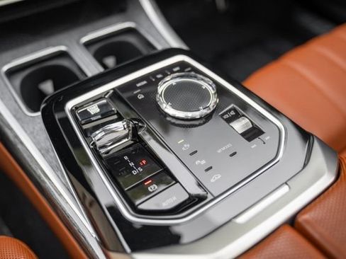 Used 2023 BMW 740i w/ Luxury Rear Seating Package RWD image 31