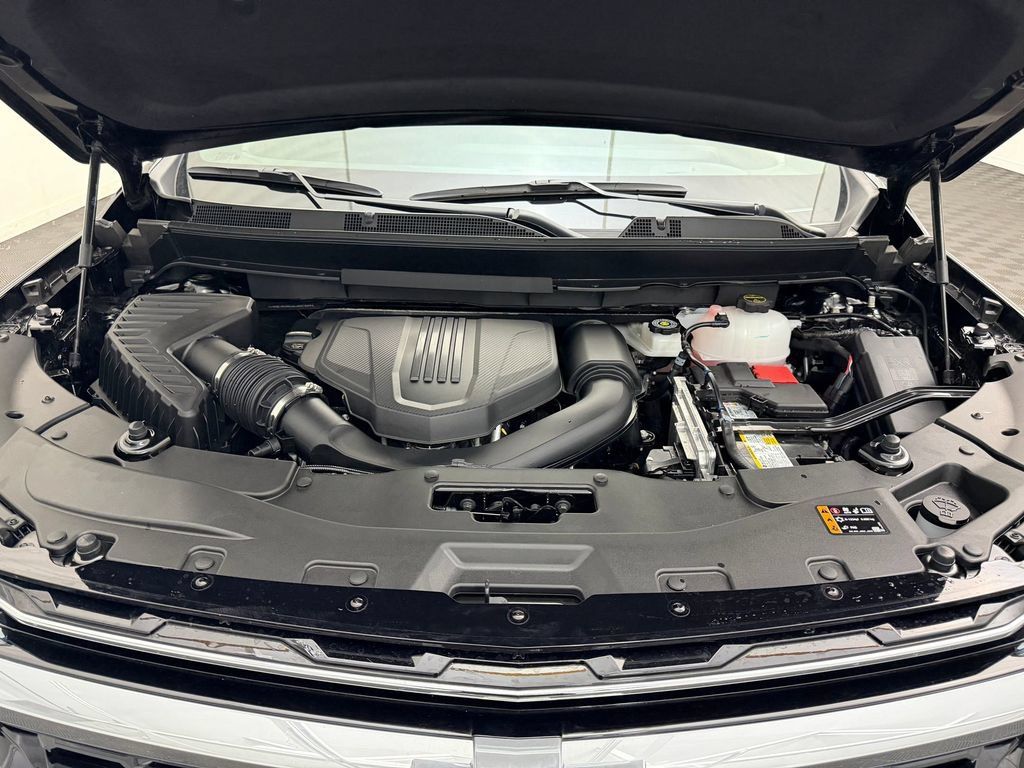 Used 2025 Chevrolet Traverse High Country FWD image 34