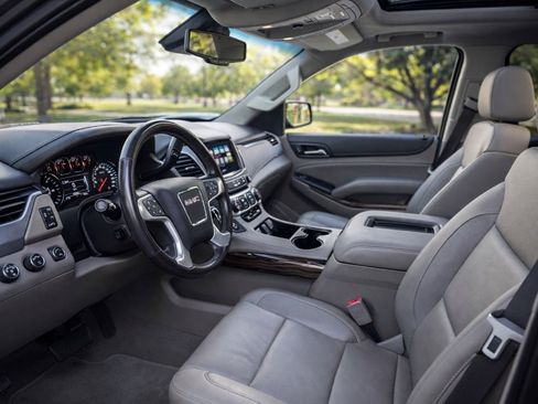 Used 2019 GMC Yukon XL SLT w/ Open Road Package image 4