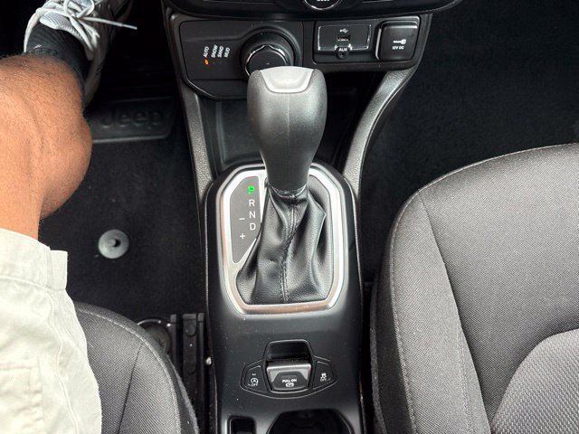 Used 2023 Jeep Renegade Latitude AWD/4WD image 14