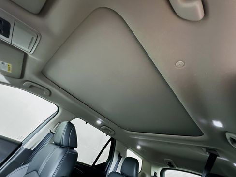 Used 2025 Honda Pilot Touring image 26