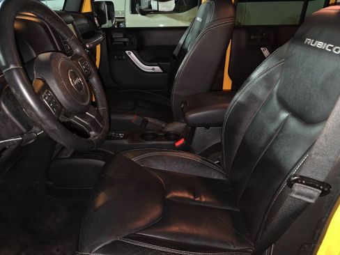 Used 2015 Jeep Wrangler Unlimited Rubicon w/ Connectivity Group image 6