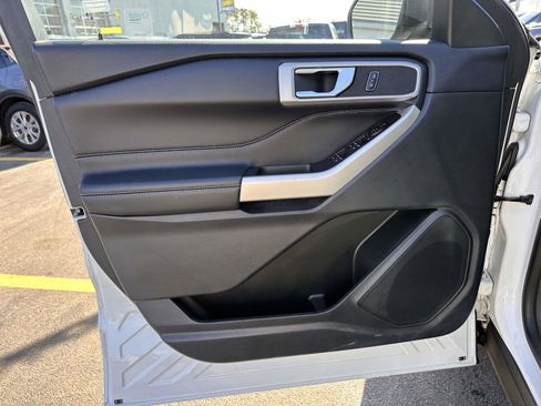 Certified 2022 Ford Explorer XLT w/ Equipment Group 202A image 9
