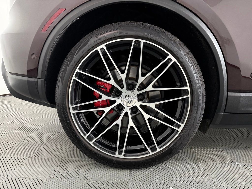 Certified 2025 Porsche Macan 4S Electric AWD/4WD image 13