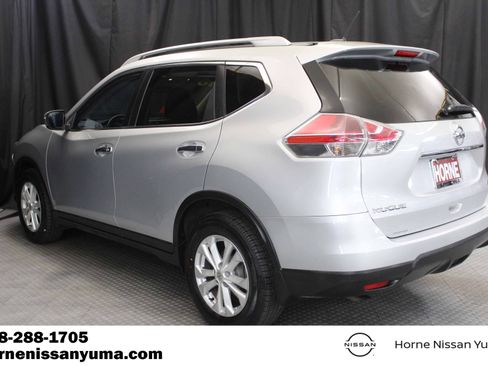 Used 2016 Nissan Rogue SV w/ SV Moonroof Package FWD image 16