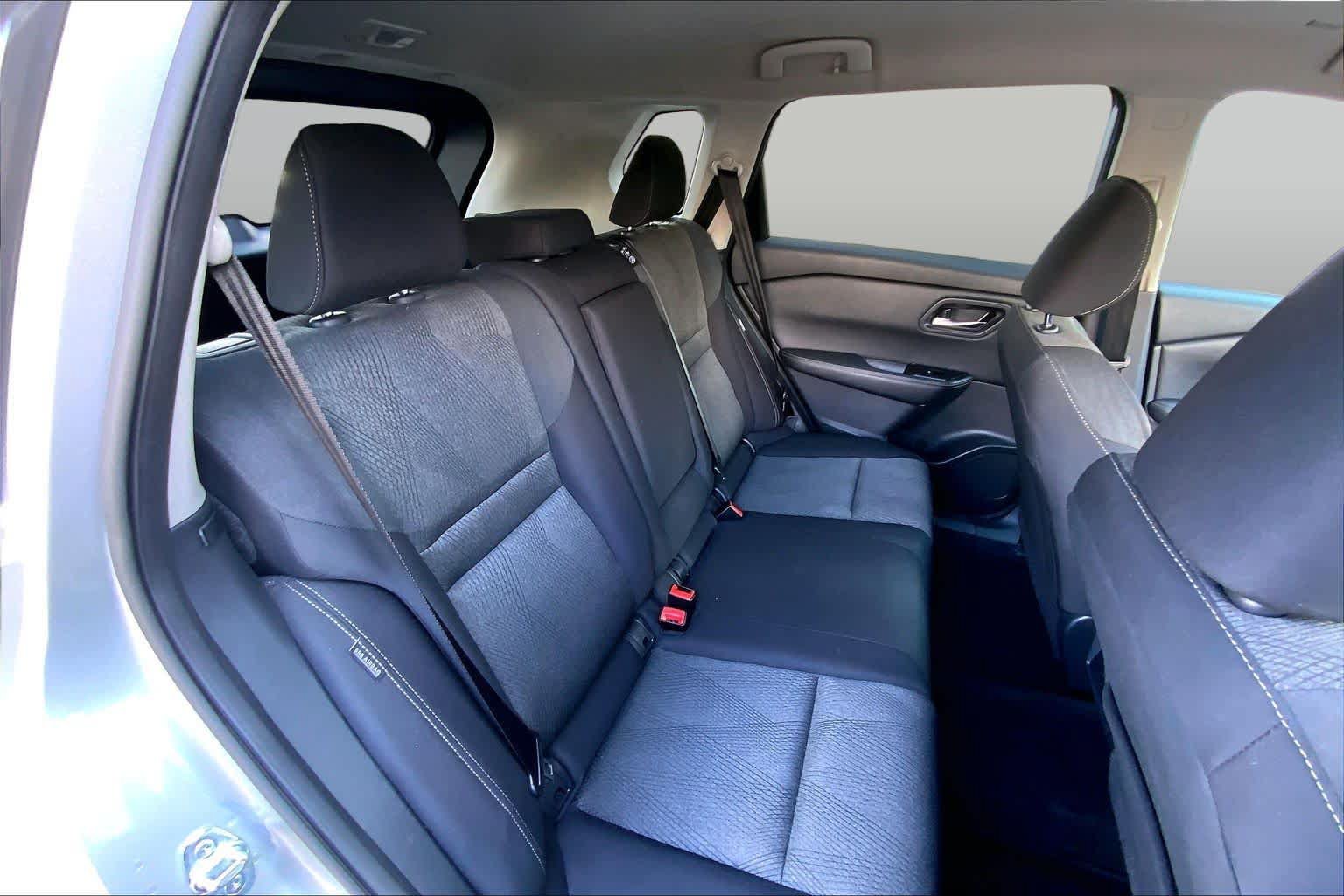Used 2024 Nissan Rogue SV FWD image 18