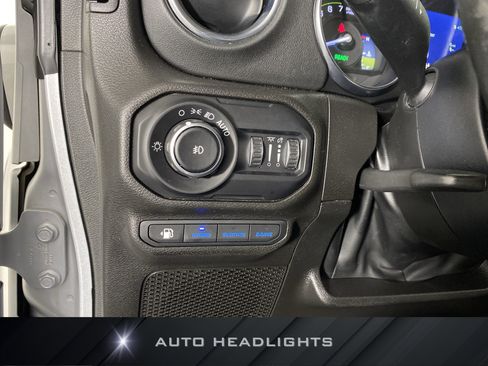 Used 2022 Jeep Wrangler Unlimited Rubicon 4xe w/ Dual Top Group AWD/4WD image 28