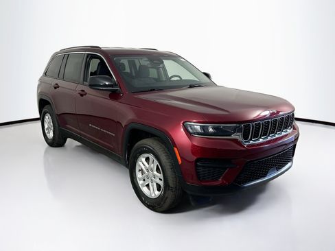 Used 2023 Jeep Grand Cherokee Laredo w/ Trailer Tow Prep Group (B) AWD/4WD image 3