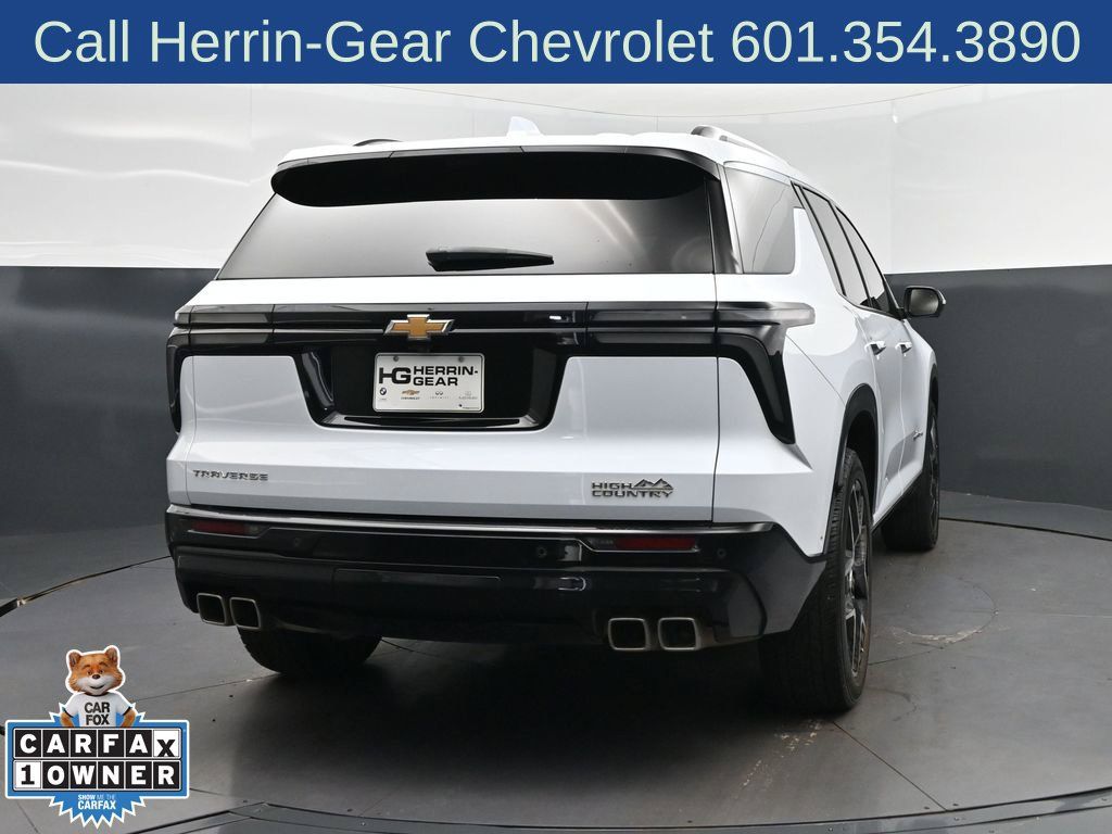Used 2026 Chevrolet Traverse High Country FWD image 7