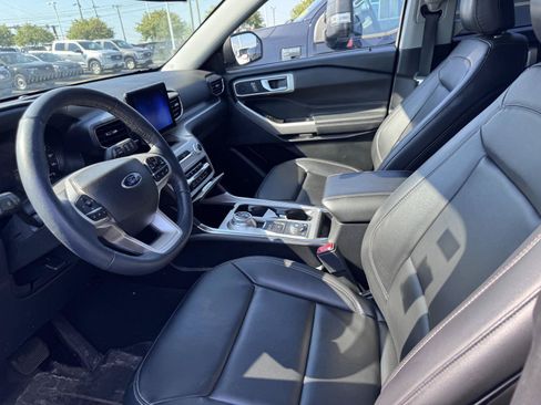 Used 2023 Ford Explorer XLT w/ Equipment Group 202A AWD/4WD image 7