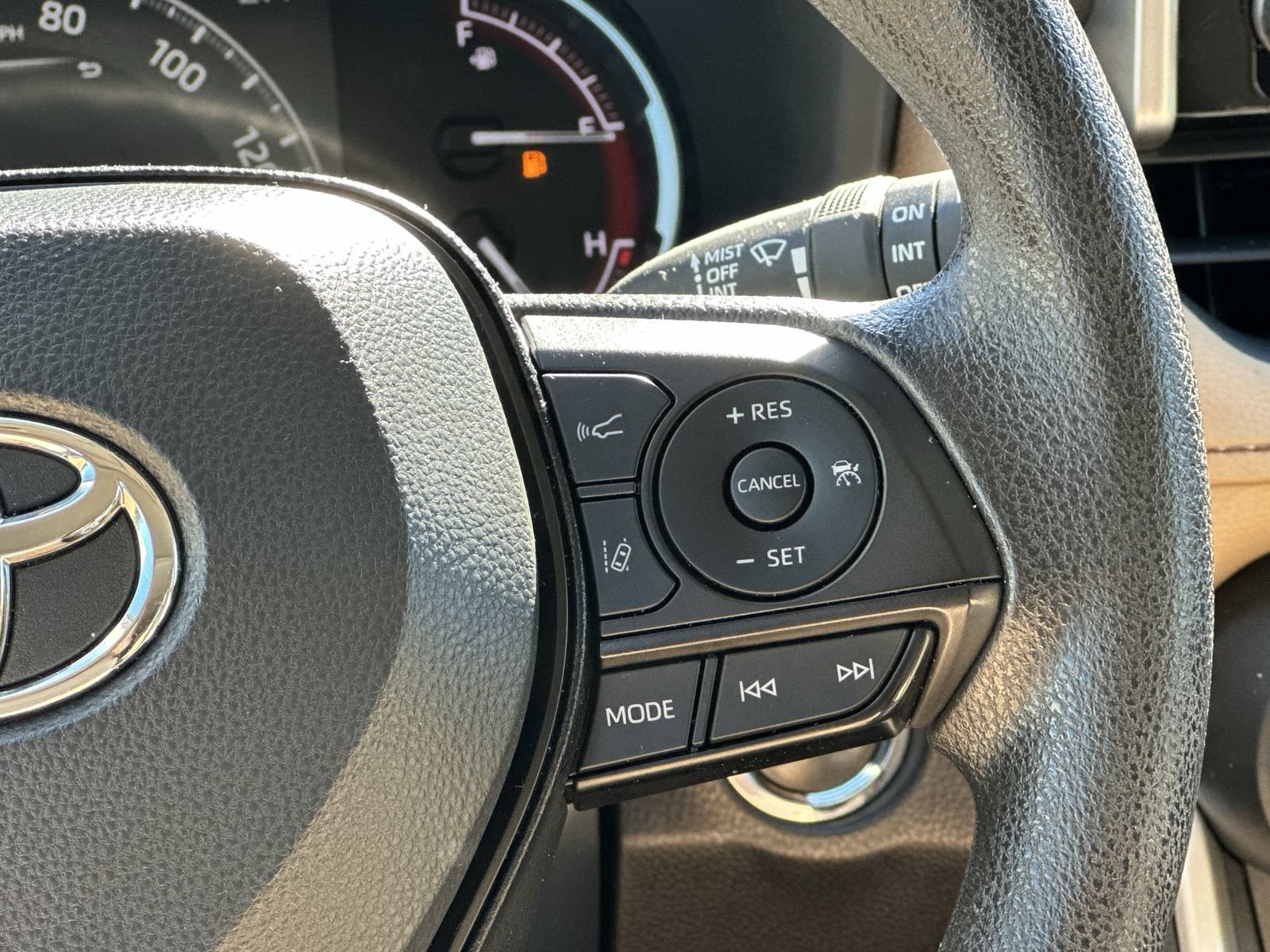 Used 2025 Toyota RAV4 XLE w/ Convenience Package FWD image 21