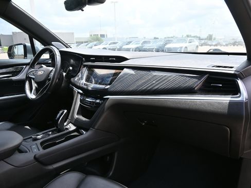 Used 2024 Cadillac XT6 Premium Luxury w/ Technology Package AWD/4WD image 25