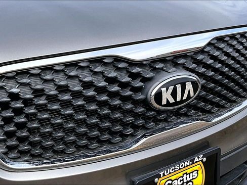 Used 2018 Kia Sorento FWD image 26