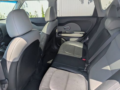 Used 2018 Kia Soul + w/ + Primo LIT Package FWD image 16