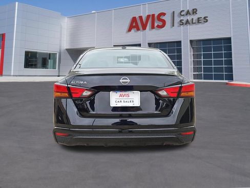 Used 2025 Nissan Altima 2.5 SV FWD image 7