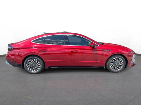 Used 2025 Hyundai Sonata Limited FWD image 2