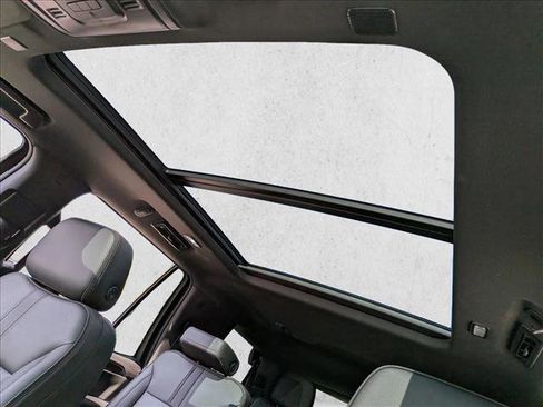 Used 2022 Chevrolet Tahoe RST w/ Luxury Package image 15