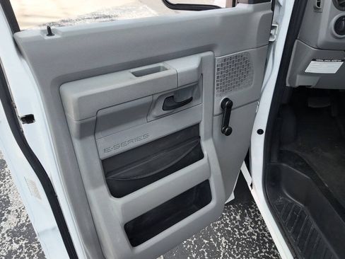 Used 2010 Ford E-450 and Econoline 450 Super Duty RWD image 8