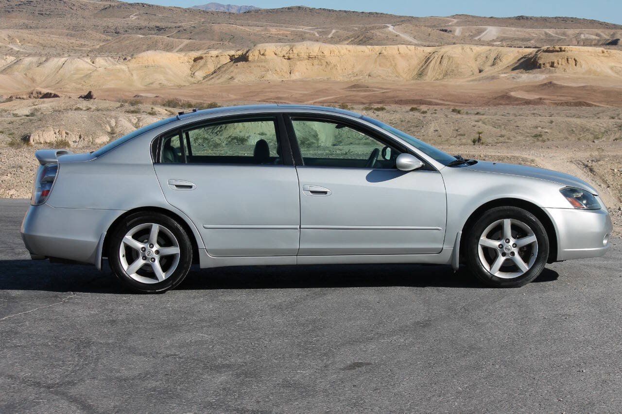 Used 2005 Nissan Altima 3.5 SE w/ (X02) Navigation Pkg FWD image 9