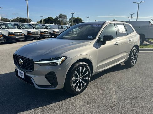 Used 2025 Volvo XC60 B5 Plus w/ Climate Package image 5