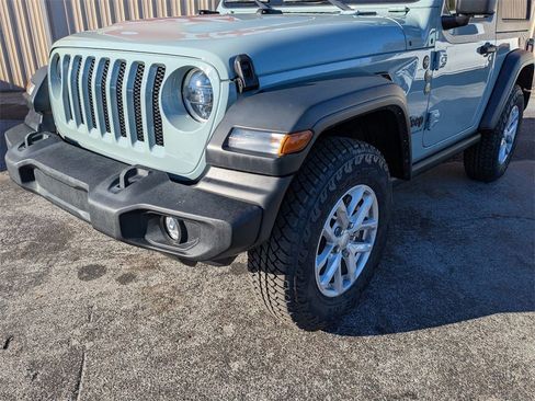 Used 2023 Jeep Wrangler Sport S image 9