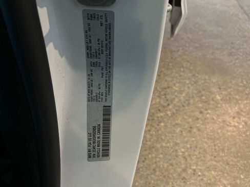 Used 2025 Chrysler Pacifica Select image 30