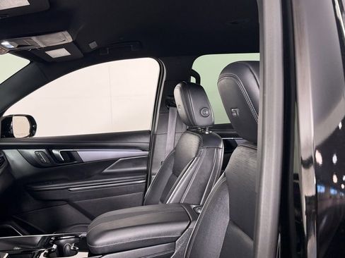 Used 2025 Buick Enclave Sport Touring image 20