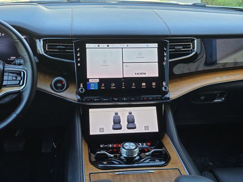 Used 2024 Jeep Grand Wagoneer L Series III image 61