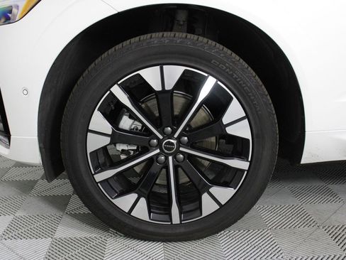 Used 2026 Volvo XC60 B5 Plus AWD/4WD image 28