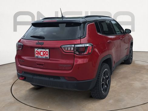 Used 2025 Jeep Compass Trailhawk AWD/4WD image 8