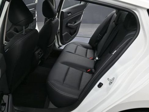 Used 2025 Nissan Altima 2.5 SL FWD image 9