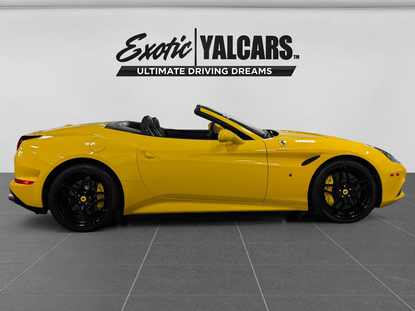 Used 2015 Ferrari California T RWD image 12