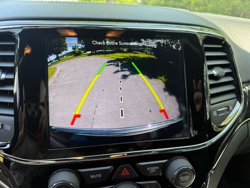 Used 2019 Jeep Grand Cherokee Overland AWD/4WD image 29